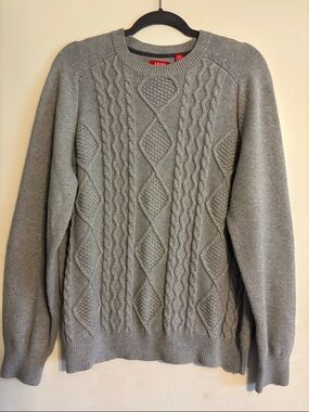 IZOD Men's Light Gray Cable Crewneck Sweater